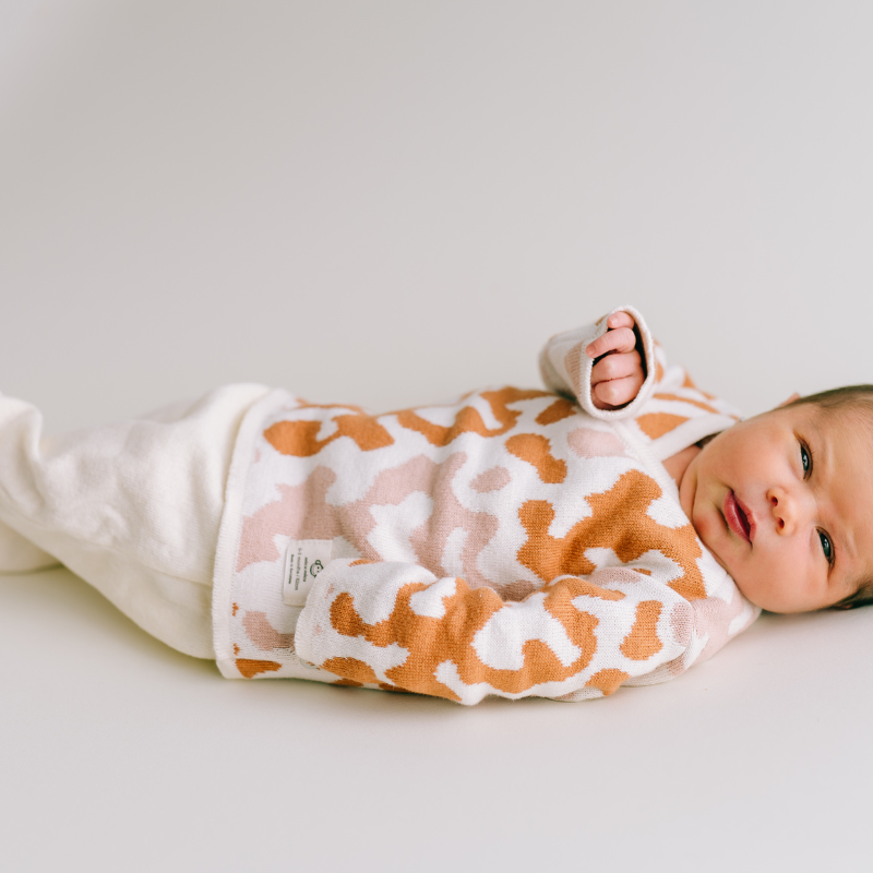 Primera puesta bebé camuflaje